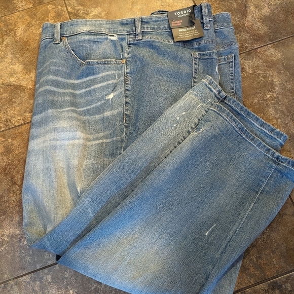 Torrid Boyfriend Straight Vintage Stretch Mid-Rise Jean plus size 26 Short - Picture 8 of 10